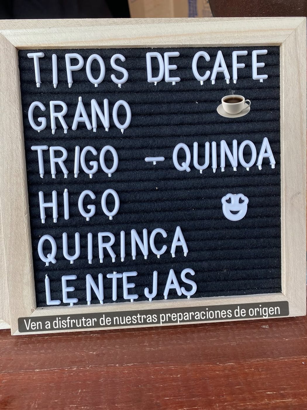 Pizarra de ARREMO con los tipos de café: grano, trigo y quinoa, higo, quirinca y lentejas